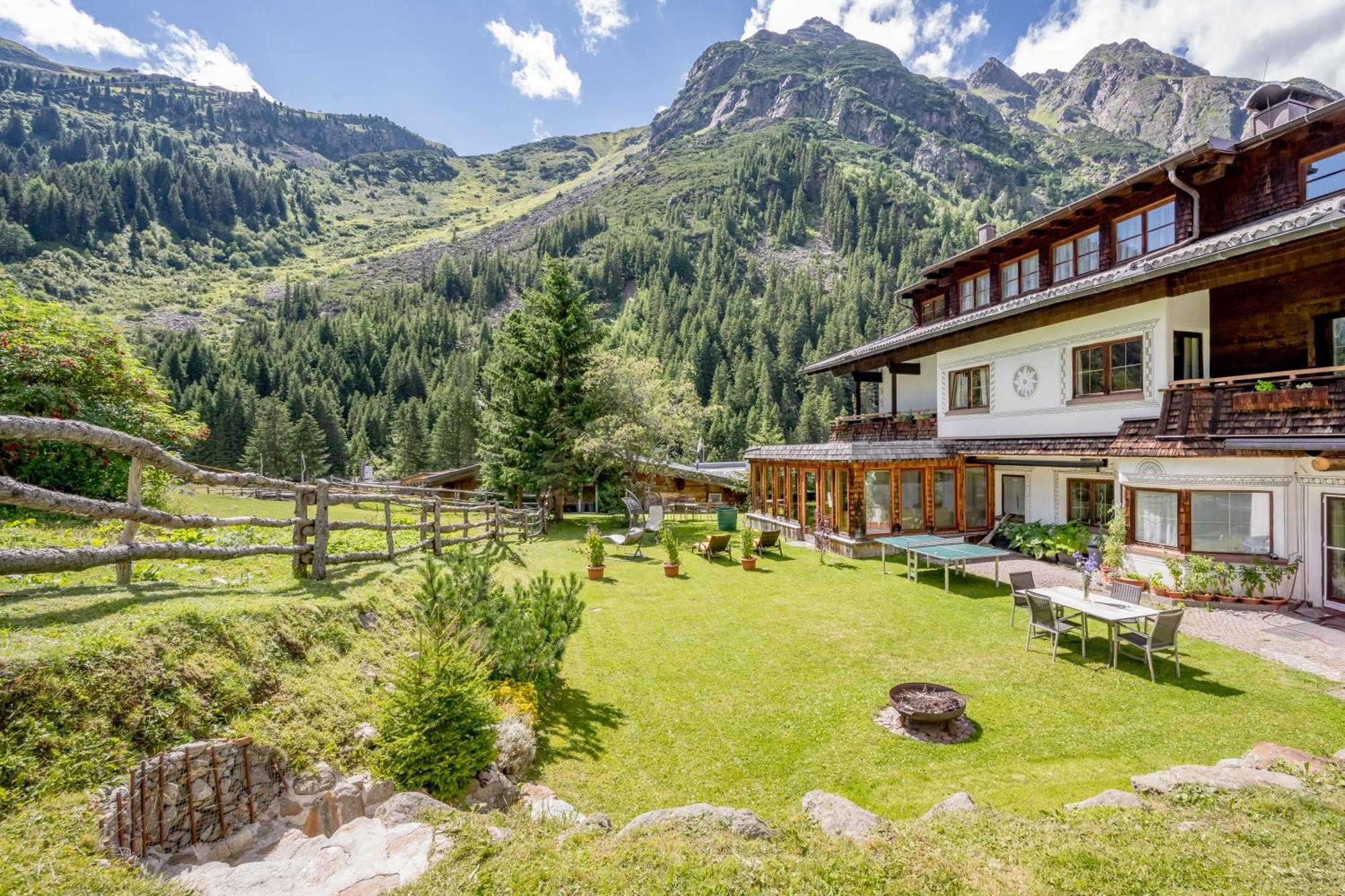 Hotel Landhaus Edelweiss St. Leonhard im Pitztal Exterior foto