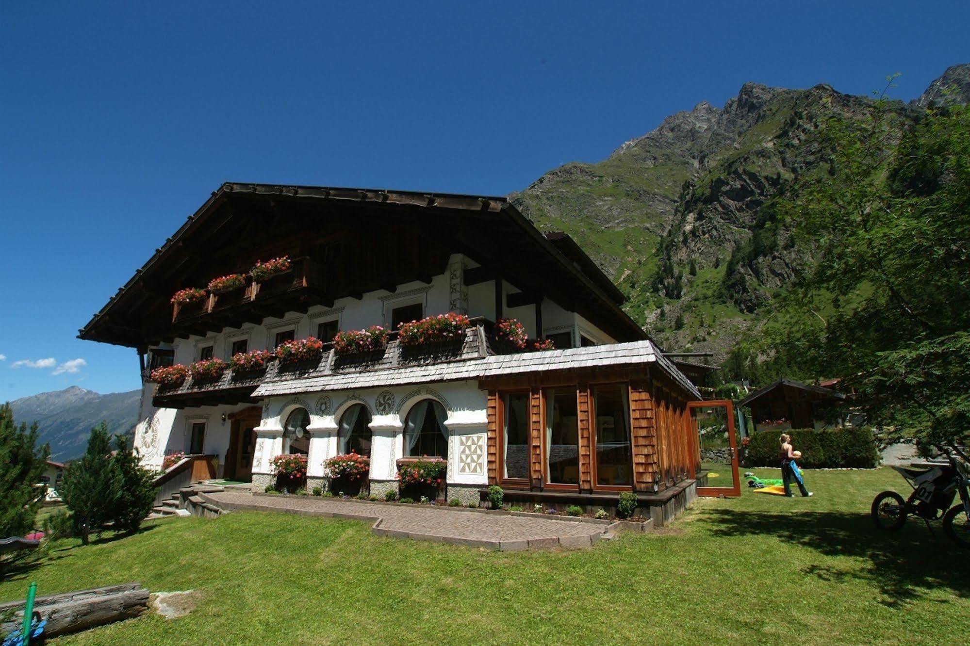 Hotel Landhaus Edelweiss St. Leonhard im Pitztal Exterior foto