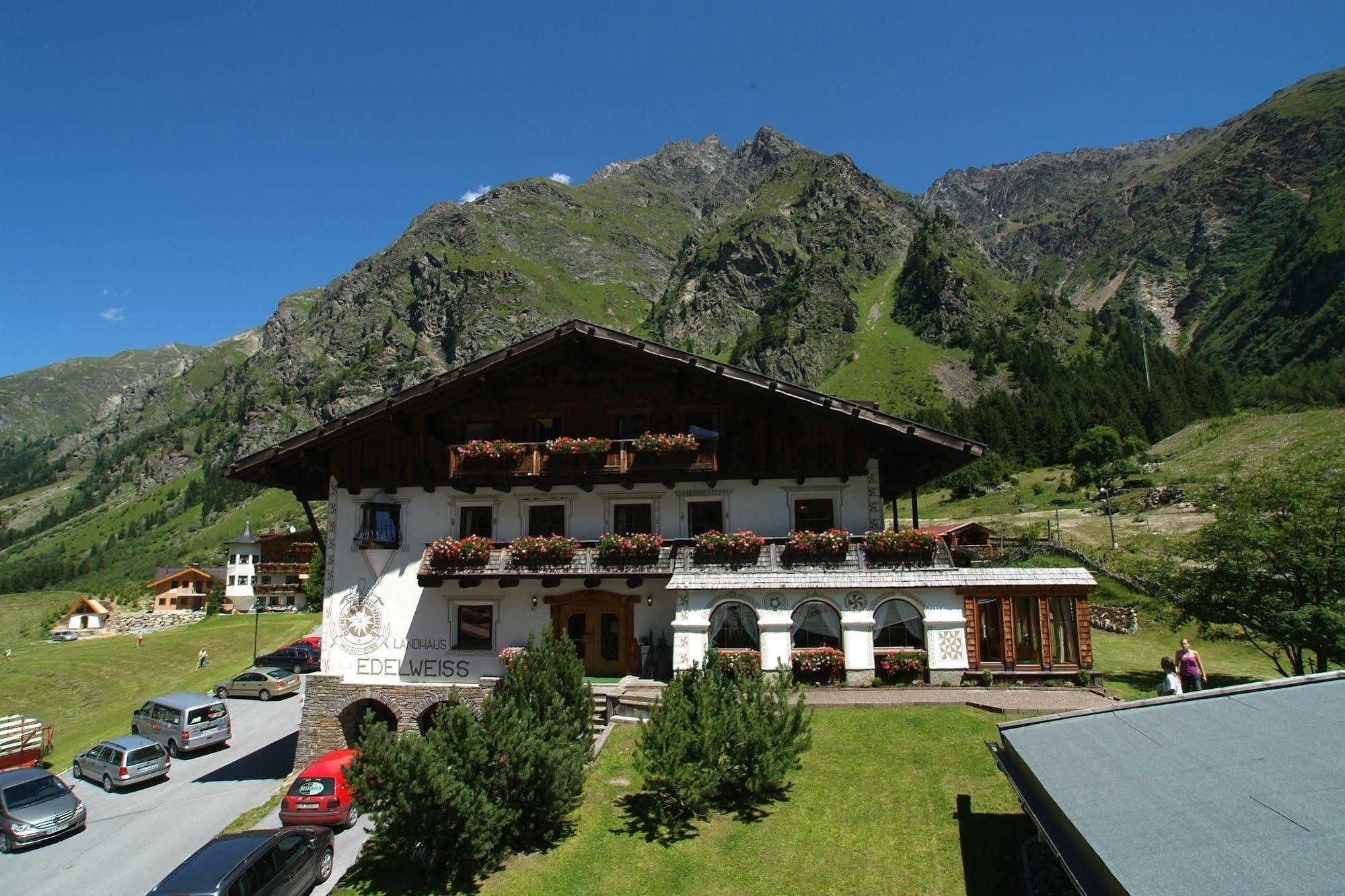 Hotel Landhaus Edelweiss St. Leonhard im Pitztal Exterior foto